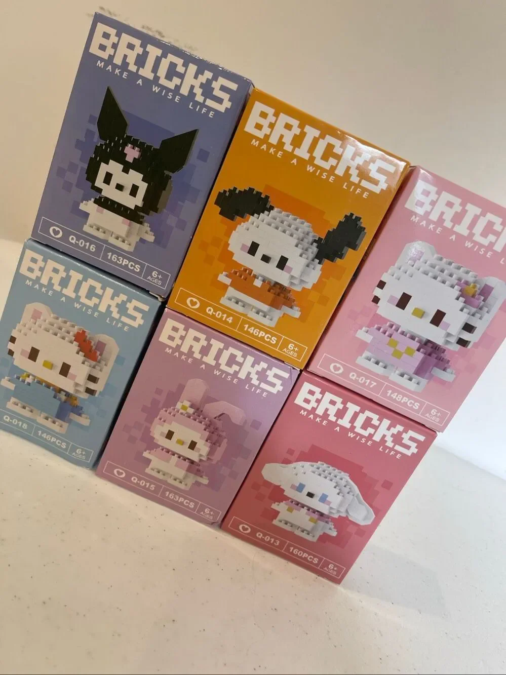 Hello Kitty, Kuromi, Cinnamoroll, Pochacco, My Melody, Bricks Make A Wise Life M